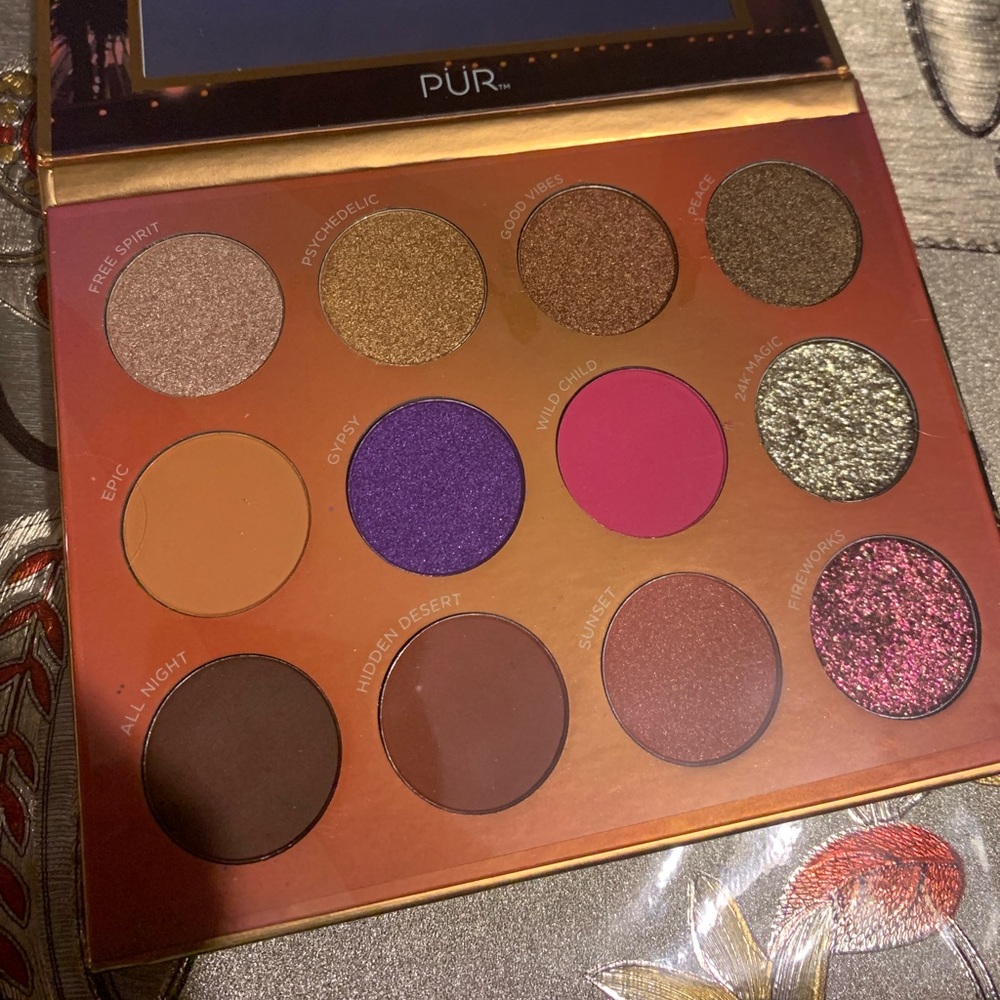 Colorful eyeshadow palette
